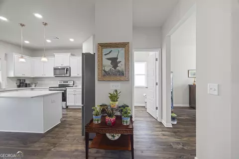 Entry Way - 321 Quail Forest Cir, Toccoa, GA 30577 photo 5 of 17