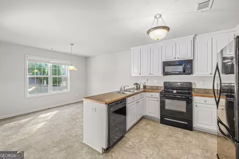 Kitchen - 172 Settle St, Winder, GA 30680 photo 2 of 3