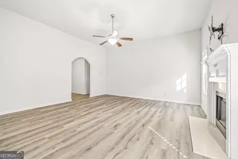 Living - 172 Settle St, Winder, GA 30680 photo 2 of 2