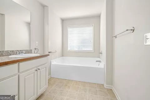 Bath - 172 Settle St, Winder, GA 30680 photo 1 of 2