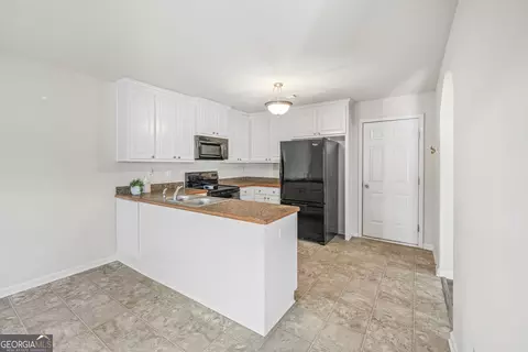 Kitchen - 172 Settle St, Winder, GA 30680 photo 1 of 3