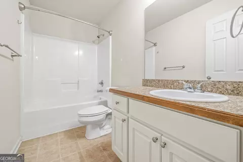 Bath - 172 Settle St, Winder, GA 30680 photo 2 of 2