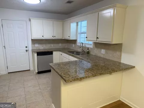104 Cedar Ridge Dr, Lagrange, GA 30241 photo 3