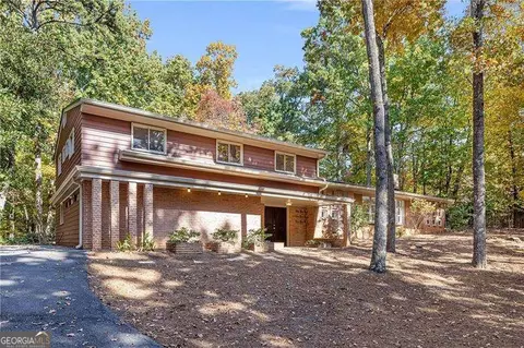 5685 Glen Errol Rd NW, Atlanta, GA 30327