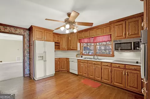 Kitchen - 104 E Valley Rd NE, Rydal, GA 30171 photo 1 of 2