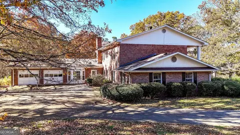 Exterior - 104 E Valley Rd NE, Rydal, GA 30171 photo 4 of 8