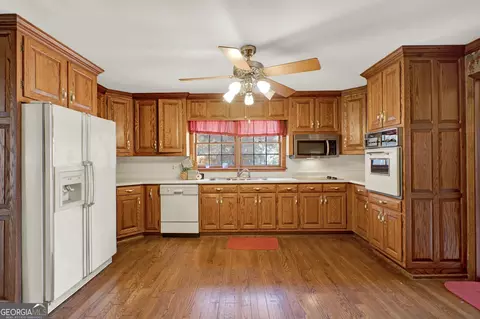 Kitchen - 104 E Valley Rd NE, Rydal, GA 30171 photo 2 of 2