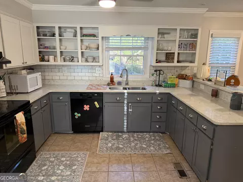 Kitchen - 504 Payne Pl, Dublin, GA 31021 photo 1 of 4