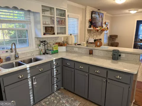 Kitchen - 504 Payne Pl, Dublin, GA 31021 photo 3 of 4