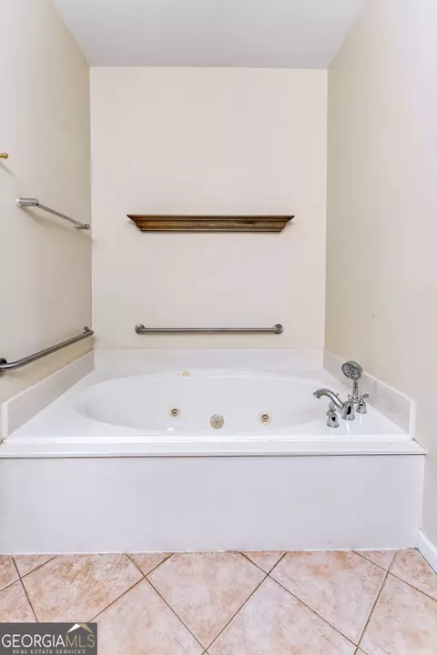 Bath - 195 Twin Oaks Dr, Hampton, GA 30228 photo 4 of 4