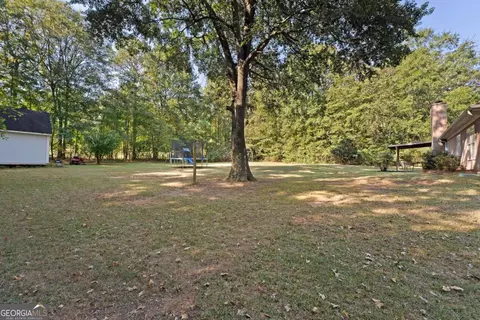 Exterior - 101 Apache Pointe Dr, Senoia, GA 30276 photo 4 of 9
