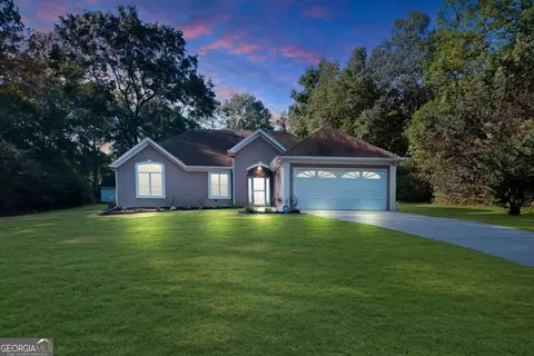 101 Apache Pointe Dr, Senoia, GA 30276