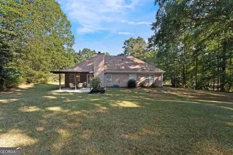 Exterior - 101 Apache Pointe Dr, Senoia, GA 30276 photo 6 of 9