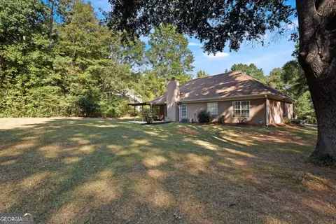 Exterior - 101 Apache Pointe Dr, Senoia, GA 30276 photo 7 of 9
