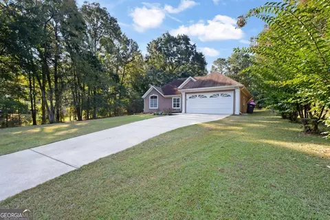 Exterior - 101 Apache Pointe Dr, Senoia, GA 30276 photo 2 of 9