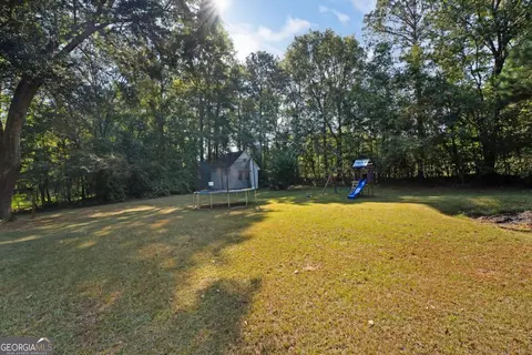 Exterior - 101 Apache Pointe Dr, Senoia, GA 30276 photo 5 of 9