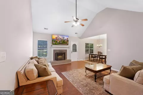 Living - 101 Apache Pointe Dr, Senoia, GA 30276 photo 1 of 2