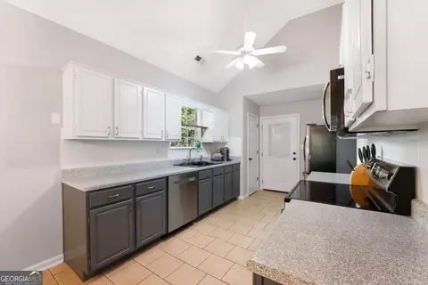 Kitchen - 101 Apache Pointe Dr, Senoia, GA 30276 photo 1 of 1