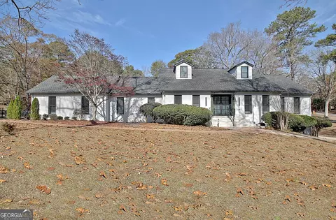 370 Dix Lee On Dr, Fayetteville, GA 30214
