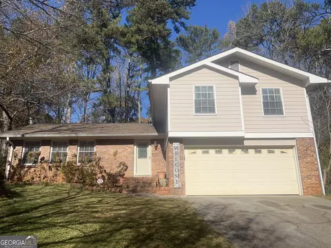 5633 Breezy Ct SW, Lilburn, GA 30047
