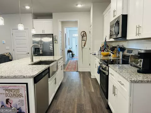 Kitchen - 722 Pathway Cir, Cornelia, GA 30531 photo 3 of 4