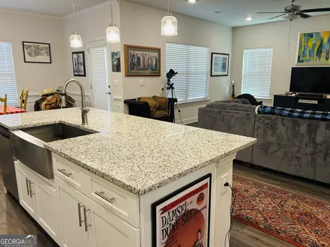 Kitchen - 722 Pathway Cir, Cornelia, GA 30531 photo 2 of 4