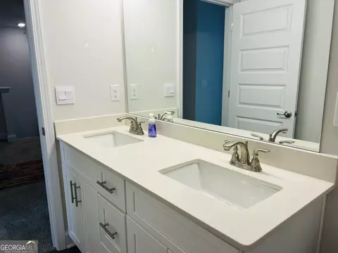 Bath - 722 Pathway Cir, Cornelia, GA 30531 photo 2 of 5