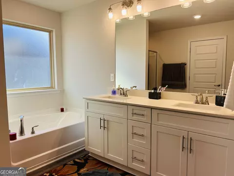 Bath - 722 Pathway Cir, Cornelia, GA 30531 photo 4 of 5