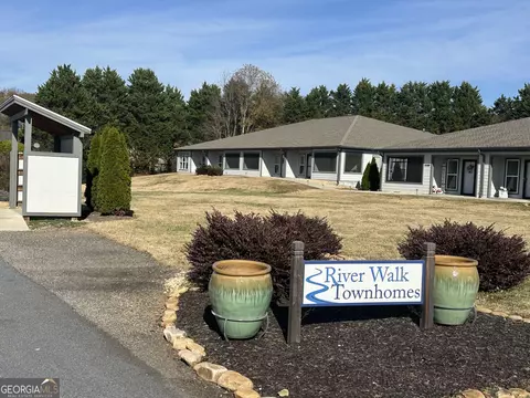 214 Old Clarkesville Mill Rd #B, Clarkesville, GA 30523