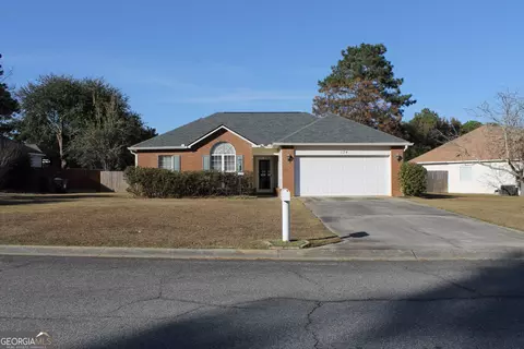 134 Castle Pines Dr, Bonaire, GA 31005