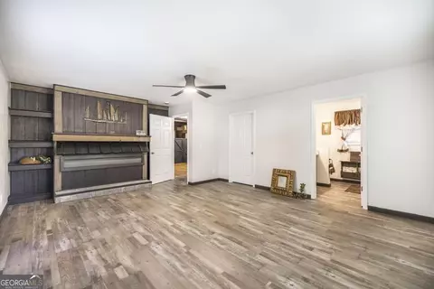 Living - 401 Pine St, Dublin, GA 31021 photo 2 of 2
