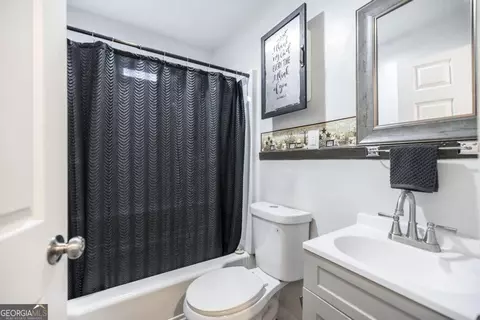Bath - 401 Pine St, Dublin, GA 31021 photo 2 of 2