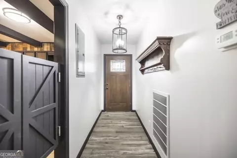 Entry Way - 401 Pine St, Dublin, GA 31021 photo 3 of 3