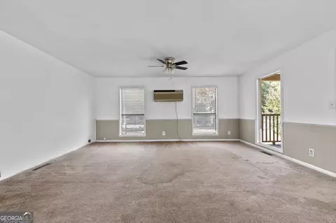 Living - 205 Thorpe Rd, Jackson, GA 30233 photo 4 of 5