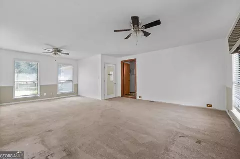 Living - 205 Thorpe Rd, Jackson, GA 30233 photo 5 of 5