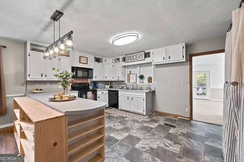 Kitchen - 205 Thorpe Rd, Jackson, GA 30233 photo 3 of 3