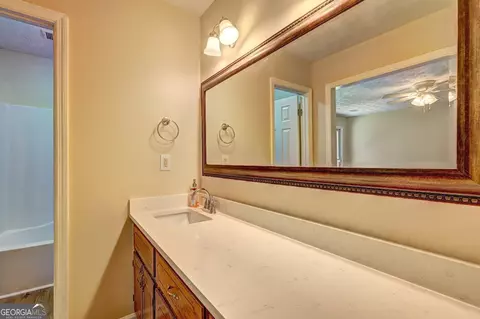 Bath - 586 Higgins Rd, Jackson, GA 30233 photo 1 of 5