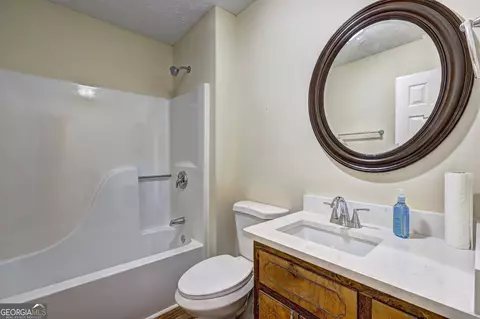Bath - 586 Higgins Rd, Jackson, GA 30233 photo 4 of 5