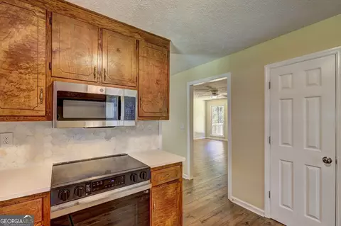 Kitchen - 586 Higgins Rd, Jackson, GA 30233 photo 4 of 4