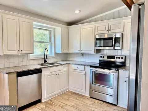 Kitchen - 119 Robertson Rd, Lagrange, GA 30241 photo 2 of 2