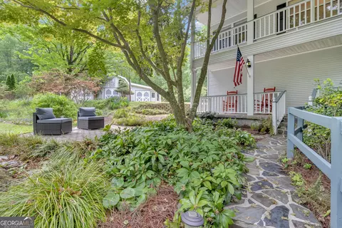 7 Hobbitt Trl, Newnan, GA 30263