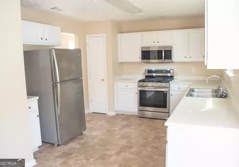 Kitchen - 115 Jericho Dr, Covington, GA 30016 photo 4 of 6