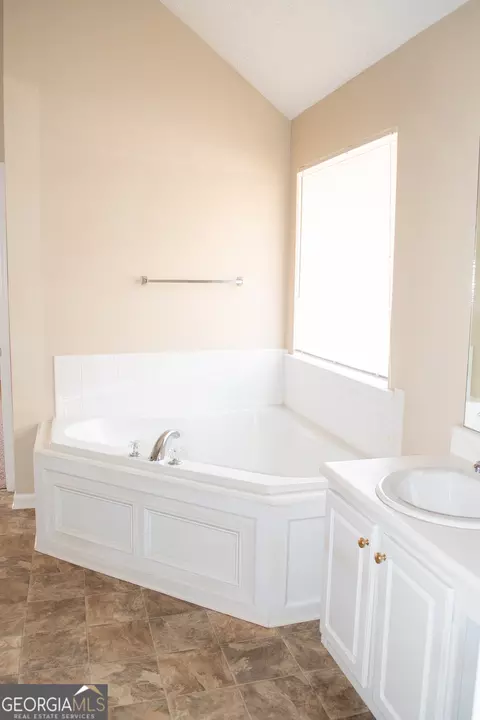 Bath - 115 Jericho Dr, Covington, GA 30016 photo 6 of 9