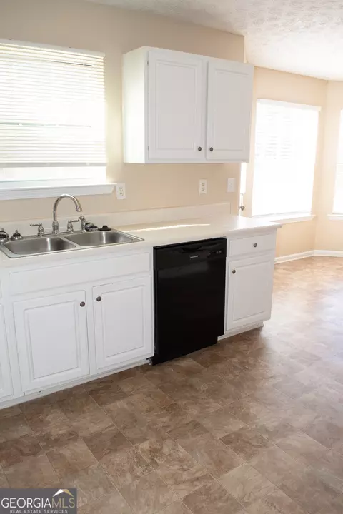 Kitchen - 115 Jericho Dr, Covington, GA 30016 photo 2 of 6