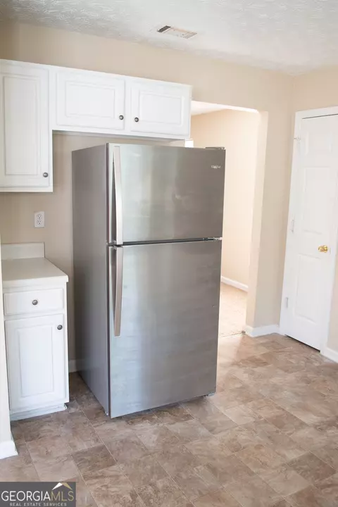 Kitchen - 115 Jericho Dr, Covington, GA 30016 photo 5 of 6