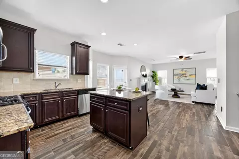 Kitchen - 172 Christopher Michael Ln, Hampton, GA 30228 photo 3 of 3