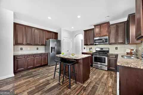 Kitchen - 172 Christopher Michael Ln, Hampton, GA 30228 photo 2 of 3