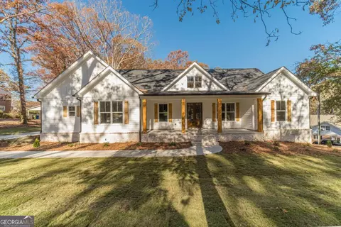 327 Pine Cir, Monroe, GA 30655