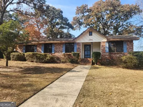 104 Oak Forest Ct, Warner Robins, GA 31088