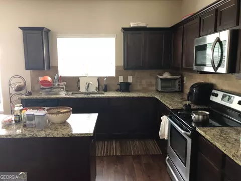Kitchen - 375 Bandelier Cir, Hampton, GA 30228 photo 1 of 1
